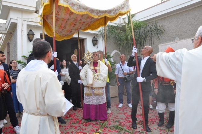 CORPUS DOMINI 2024 PROCESSIONE PER LE VIE DEL QUARTIERE - Parrocchia San Gregorio Magno