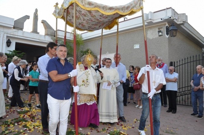 PROCESSIONE CORPUS DOMINI PER LE VIE DEL QUARTIERE - Parrocchia San Gregorio Magno