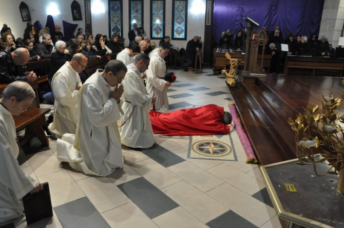 VENERDI' SANTO  ADORAZIONE DELLA CROCE - Parrocchia San Gregorio Magno